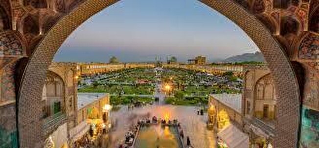 اصفهانِ زیبا ظرفیت بالایی برای گردشگری و تجارت دارد